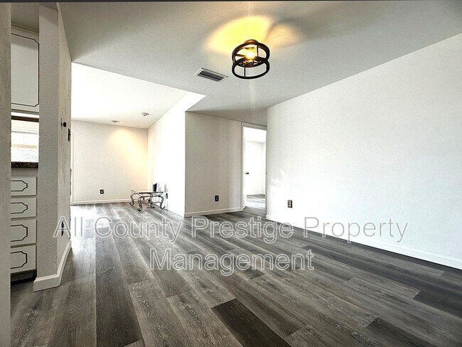 Building Photo - 3459 W Dailey St