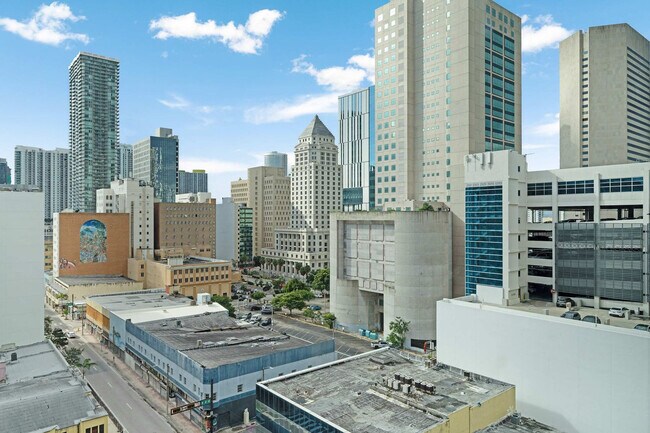 Building Photo - 225 N Miami Ave