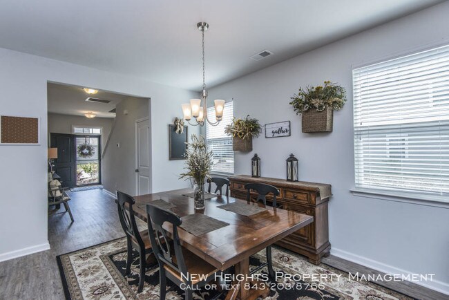 Building Photo - Gorgeous home in McKewn neighborhood!