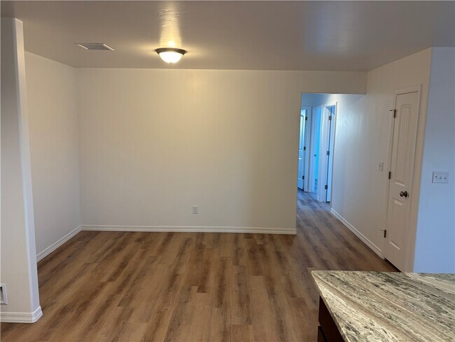 Building Photo - 901 E Berk Ave