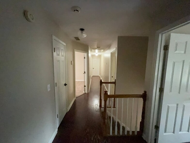 Building Photo - 2845 Stratfield Ct