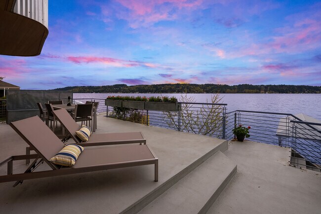 Building Photo - 10514 Riviera Pl NE