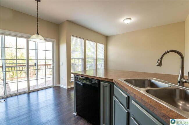 Building Photo - 8475 Putnam Ct