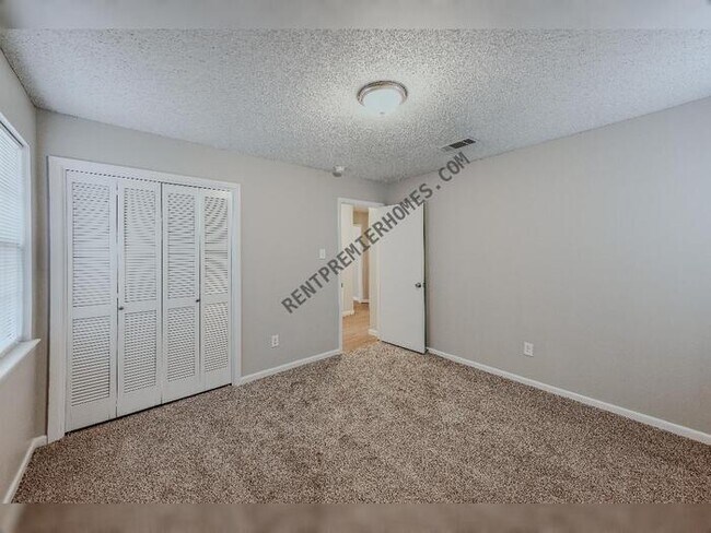 Building Photo - 7315 Russwood Ln E