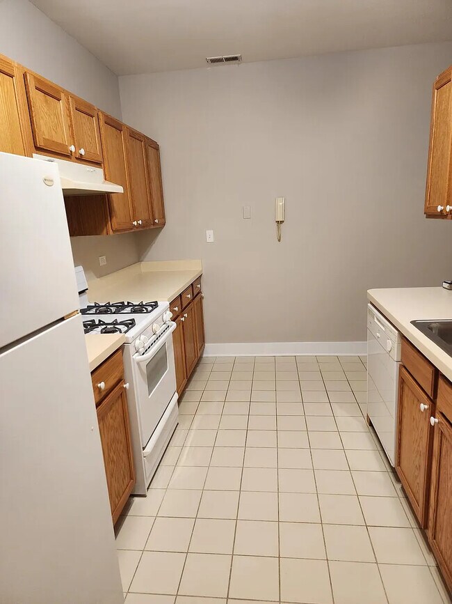 Building Photo - Apartments in Lockport