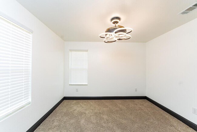 Building Photo - 4209 Redbud Ave