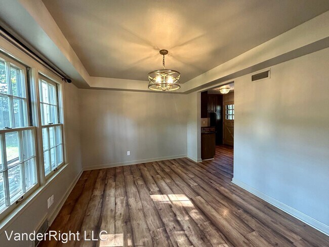 Building Photo - 3 br, 1 bath House - 1501 S Carter Pl
