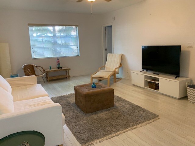 Building Photo - 2426 SE 17th St