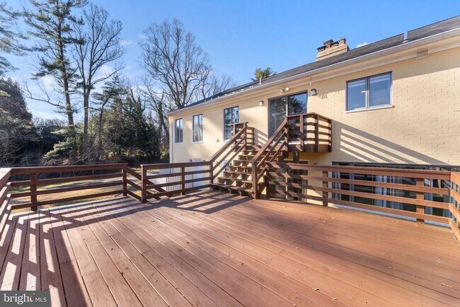 Building Photo - 901 Walker Rd