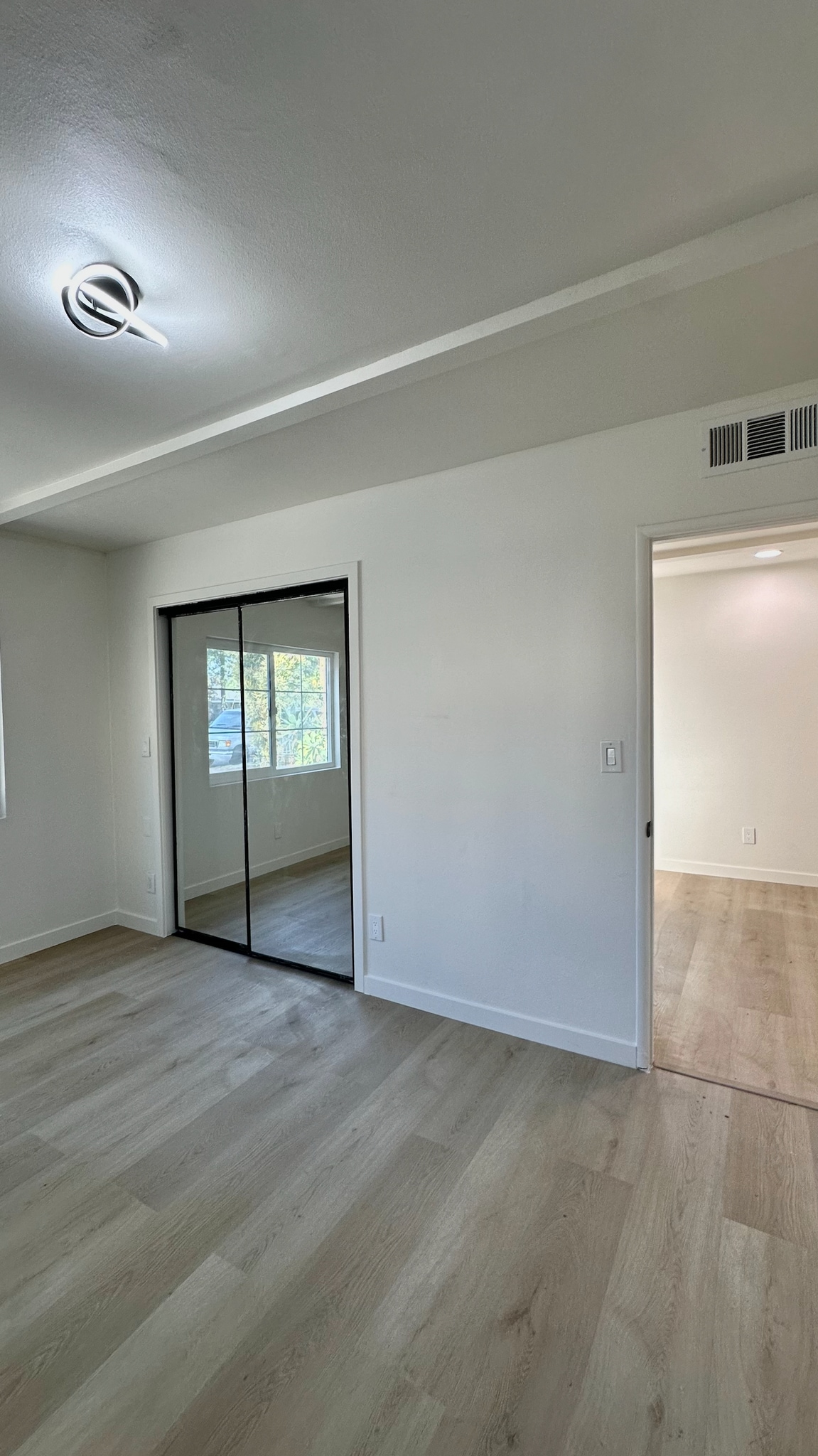 Building Photo - 2721 W Olive Ave