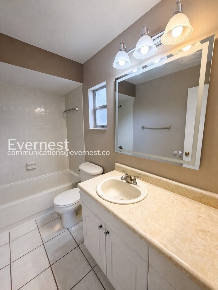 Building Photo - 12849 Tallowood Dr
