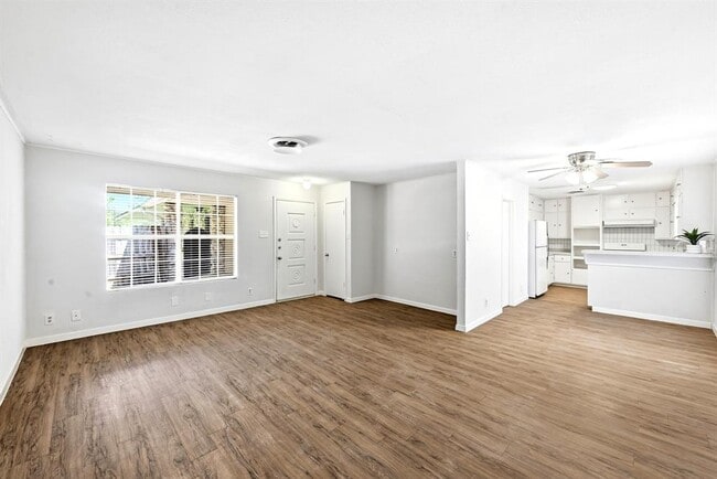 Building Photo - 8204 Exmoor Dr