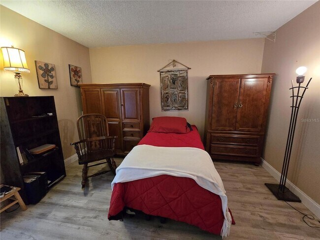 Building Photo - 105 4th Ave NE