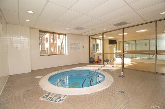 Building Photo - 35 N Chatsworth Ave