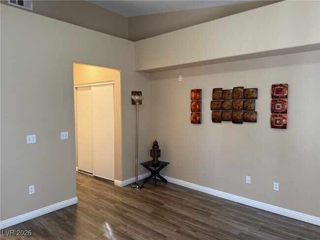 Building Photo - 401 Amber Pine St