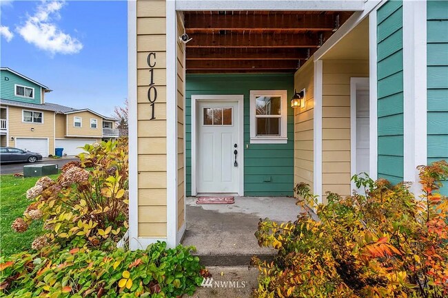 Building Photo - Beautifully Updated 3 Bed, 2.5 Bath Townhome in Monroe