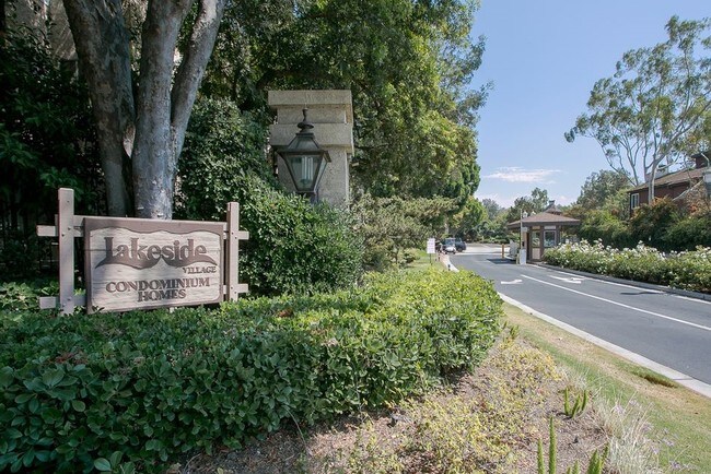Entrance / Gate on Jefferson Blvd. - 3106 Summertime Ln