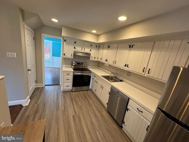 Building Photo - 1002 Worthington Dr