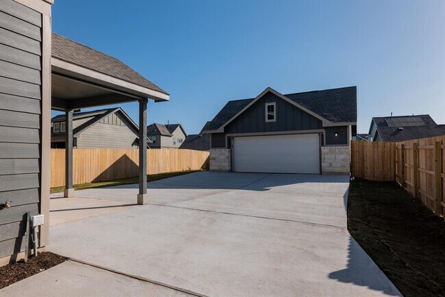 Building Photo - 1336 Linwood St