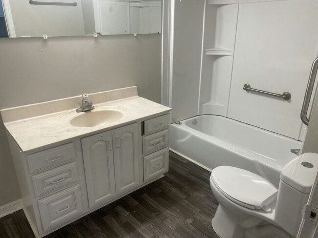 Building Photo - 19 Circle Dr