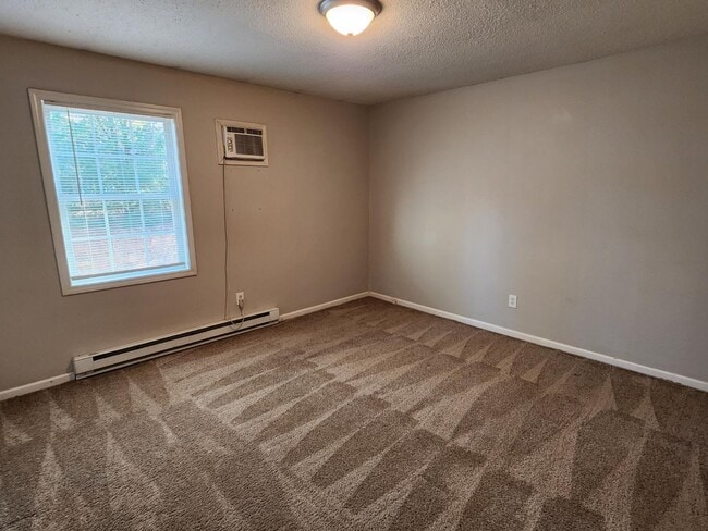 Building Photo - 408 Sheila St