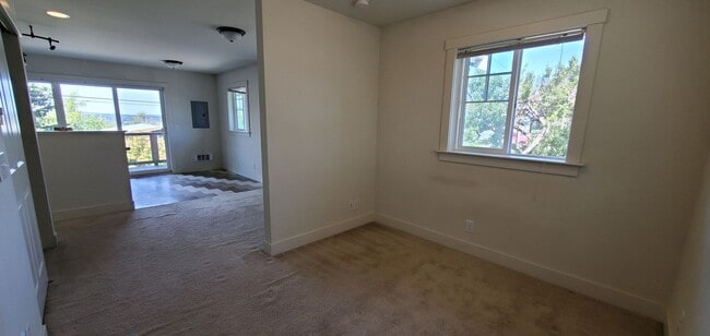 Building Photo - 1107 High St