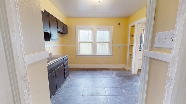 Building Photo - 3045 E 130th St