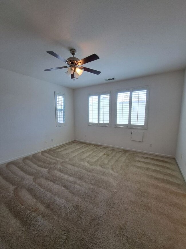 Building Photo - Beautiful 4 Bedroom Home Near Island Water...