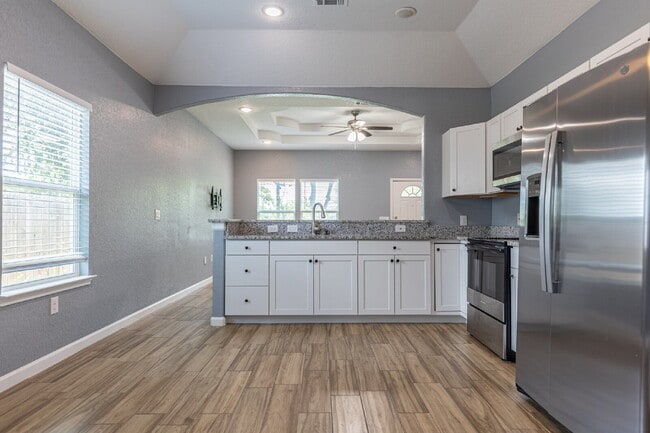 Building Photo - 479 Corliss