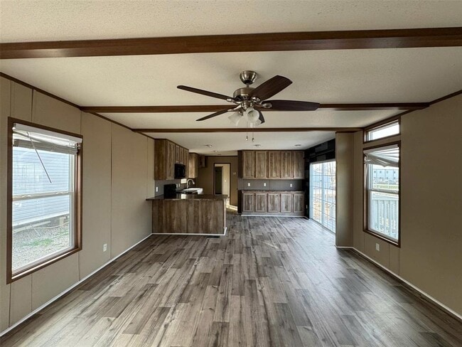 Building Photo - 16206 Wood Dr