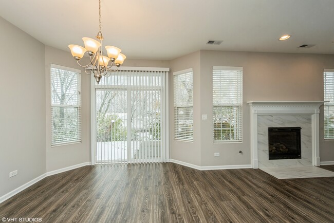 Building Photo - 2610 Williamsburg Dr