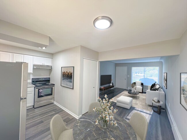 Interior Photo - 3188 Sashabaw Rd