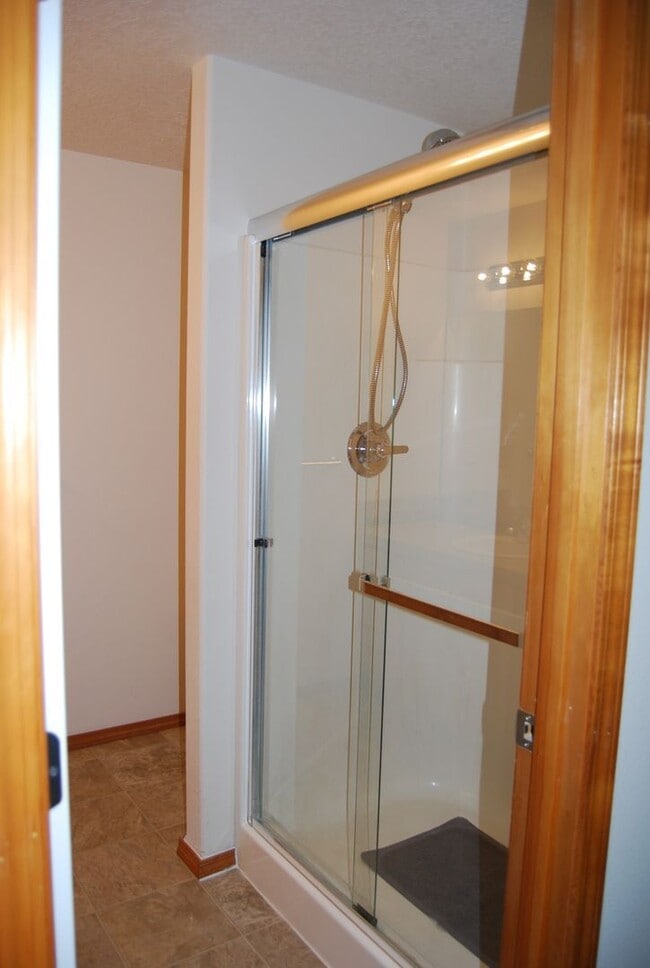 Building Photo - Well Maintained 3 Bedroom 2.5 Bath Newberg OR