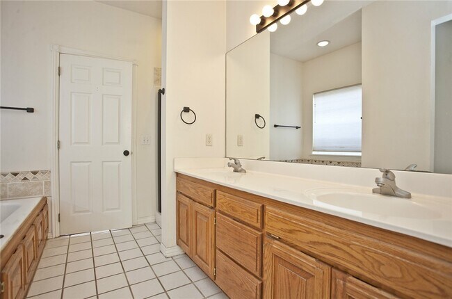Building Photo - 310 Old Forge Dr