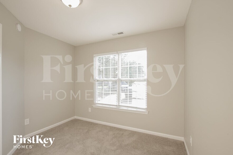 Building Photo - 5802 Crosswinds Ct