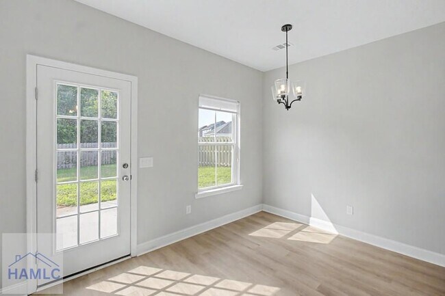 Building Photo - 547 Fairview Cir