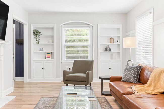 Building Photo - Fully Furnished Mid-Term Rental with Utilities Included!!