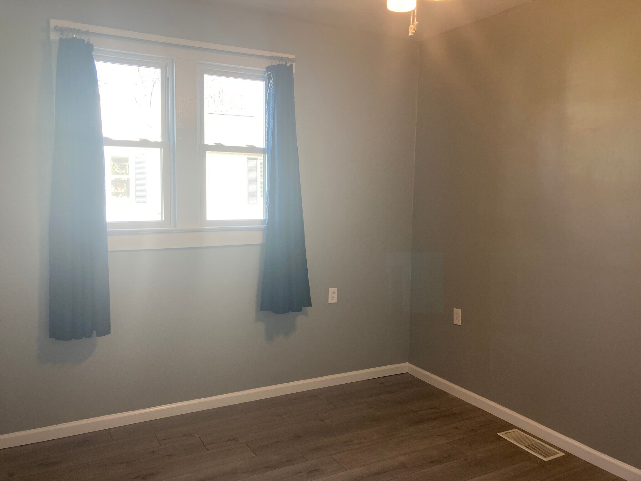 Building Photo - 8 N Indiana Ave