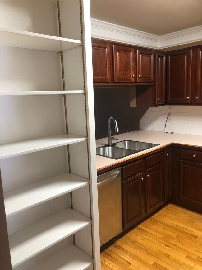 Building Photo - 3 Bedroom/3.5 Bath 2 story Condo - Kingsport, TN 37663