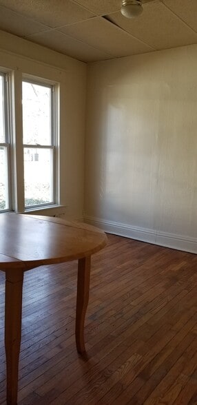 Building Photo - 209 W Cherry St