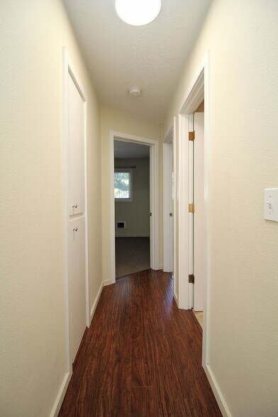 Building Photo - 4232-4232 SE Cesar Estrada Chavez Blvd