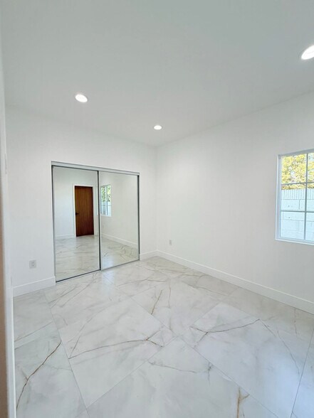 Building Photo - 604 S Vicki Ln