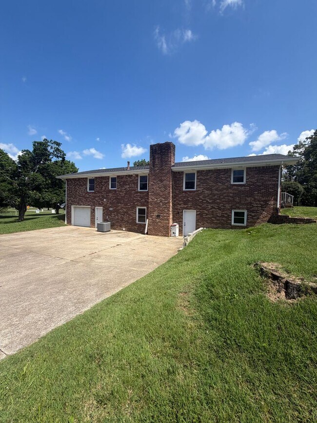 Building Photo - Situated in the heart of Sango, massive lot, and includes a fully finished & recently remodeled b...