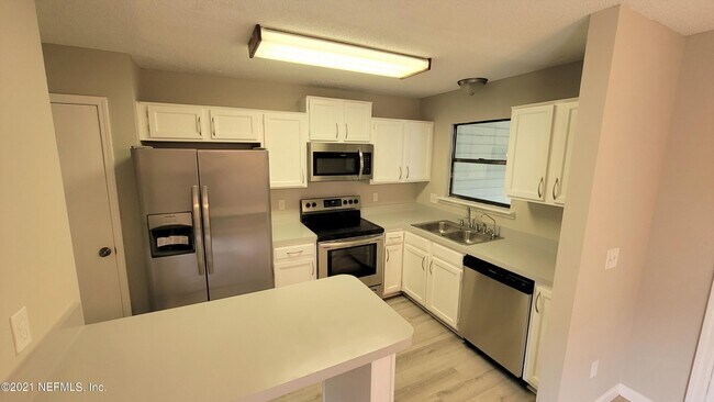 Building Photo - 3947 LAURELWOOD Dr