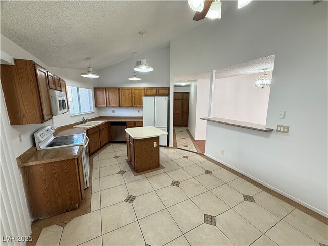 Building Photo - 6661 W Telegraph Rd