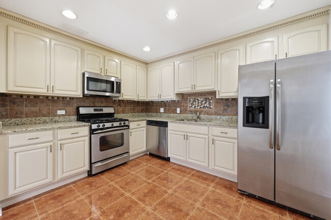 Building Photo - 1542 Anderson Ln