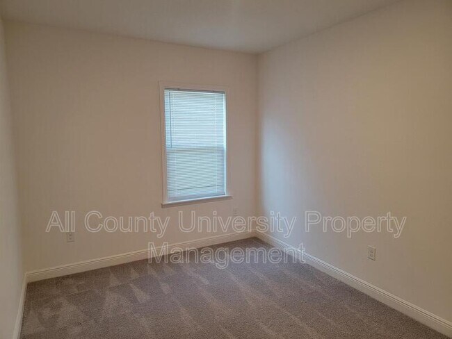 Building Photo - 2128 NW 247th Dr