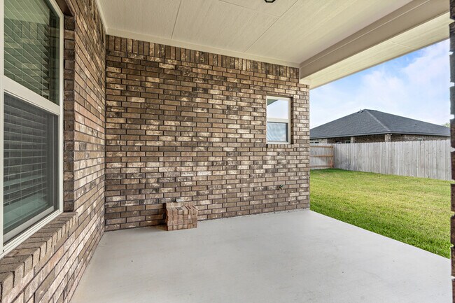 Building Photo - 602 Dred Roger Circle