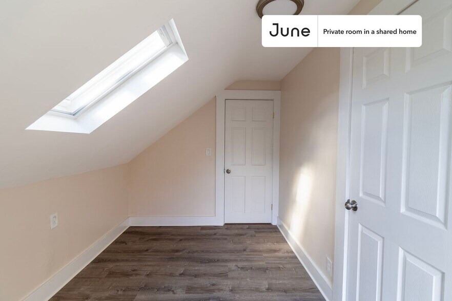 Building Photo - Room in Shared 7 bed/2 bath home