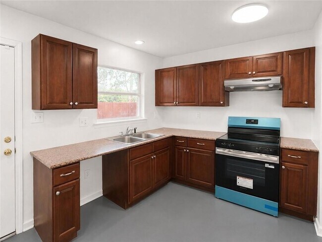 Building Photo - 7702 Belcrest Pl